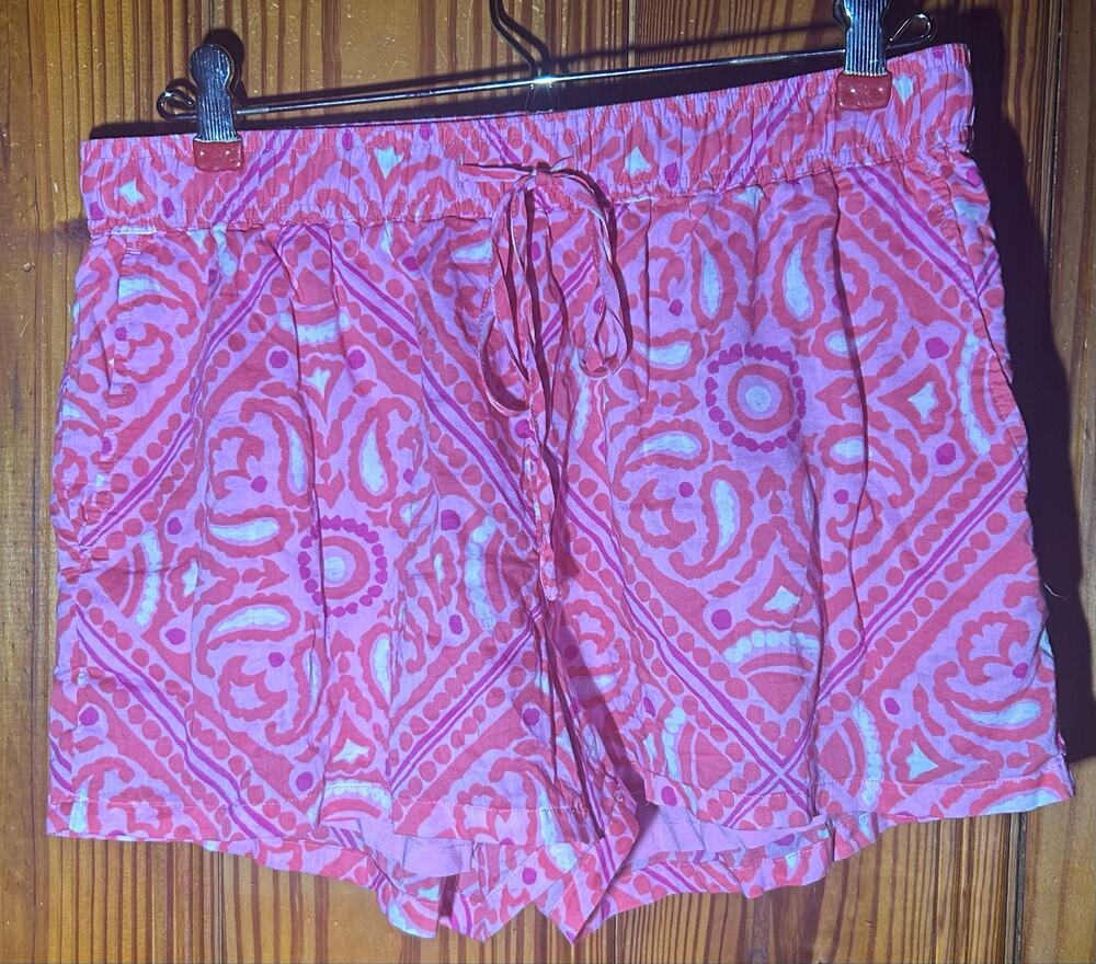 Vineyard Vines women’s pull on shorts pink paisley elastic waist airy size large